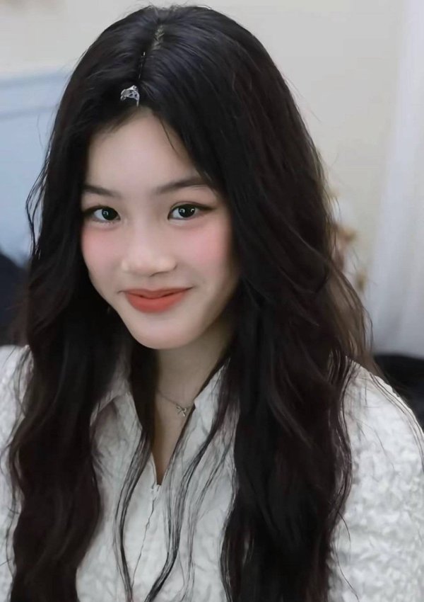 散户配资官方网 53岁霍汶希15岁女儿终于曝光！不急出道送出国读书，全网懂了